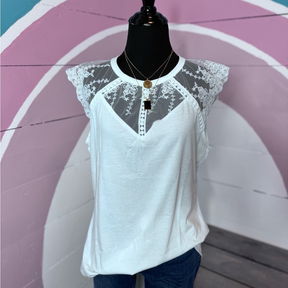 Boutique Brand White Lace Spliced Cape Fitted Tank Top 💗